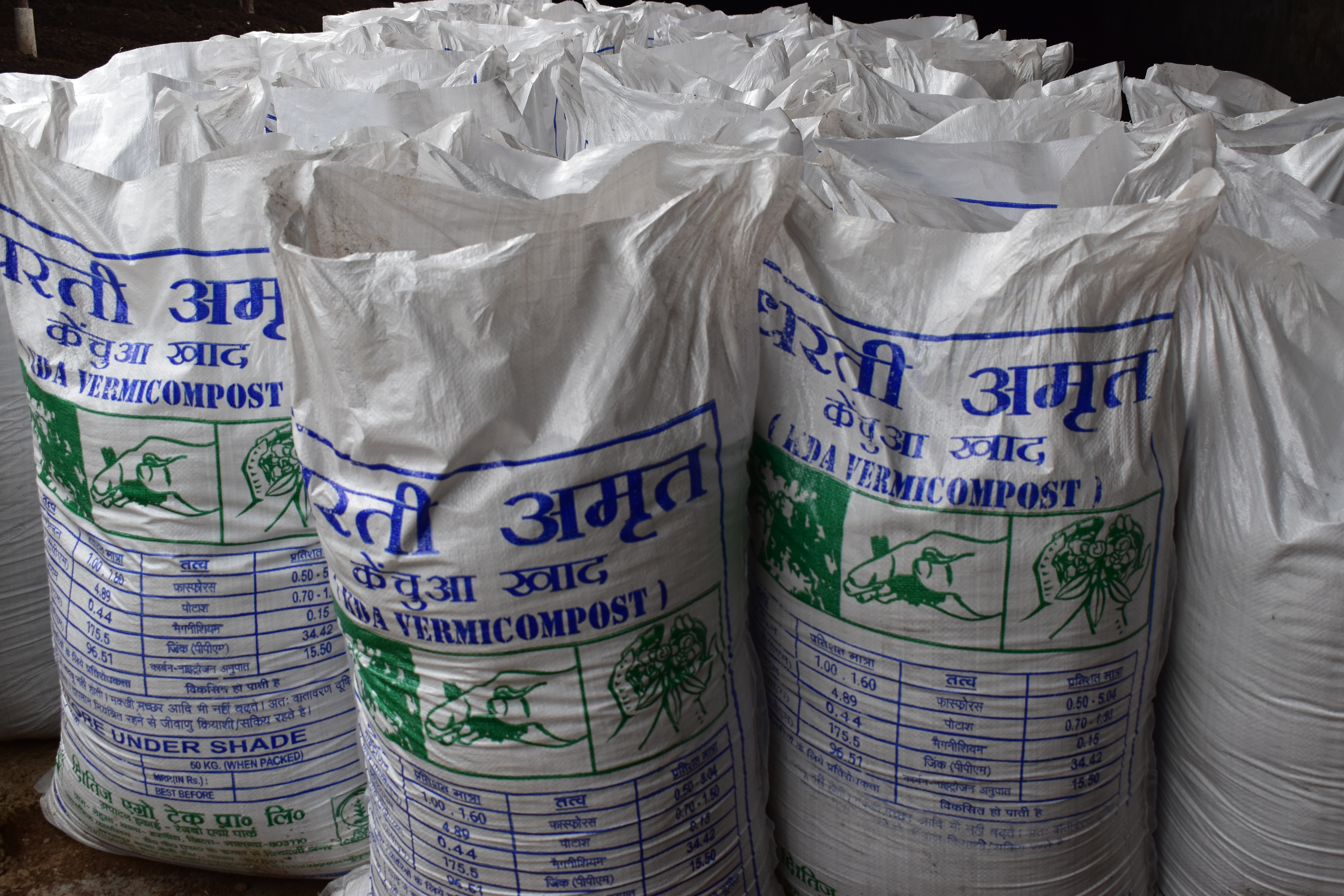 Black 10 kg Organic Vermicompost Bag at Rs 100/bag in Jind | ID: 21592969391